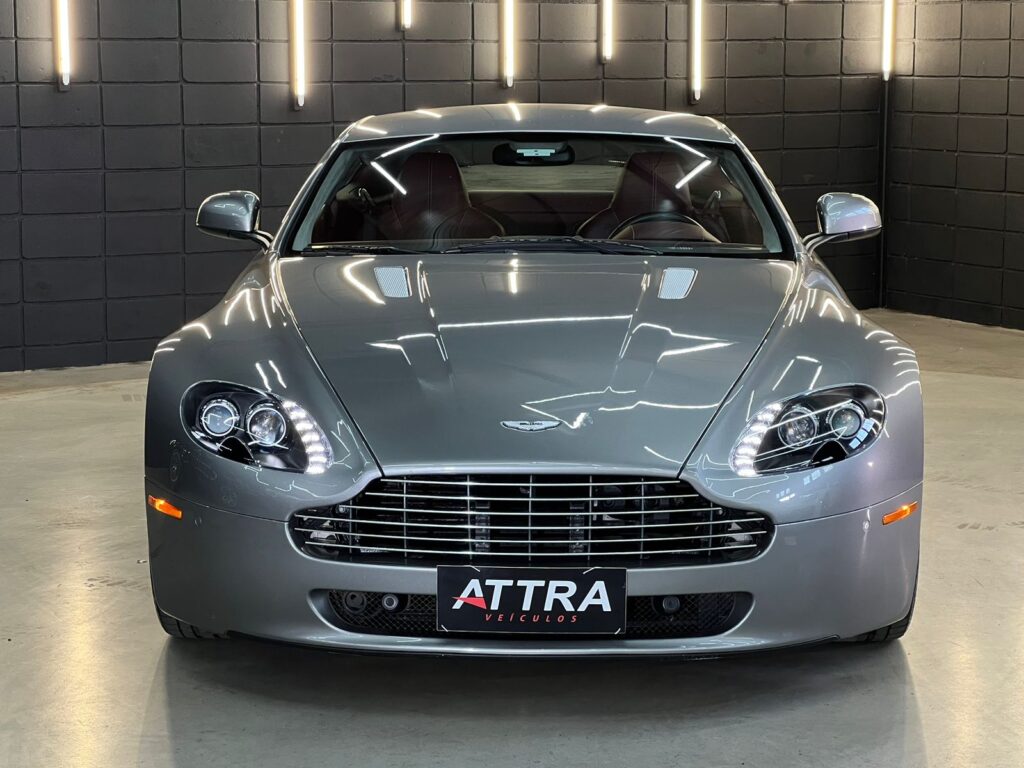 Aston Martin Vantage 2011 - Vista frontal
