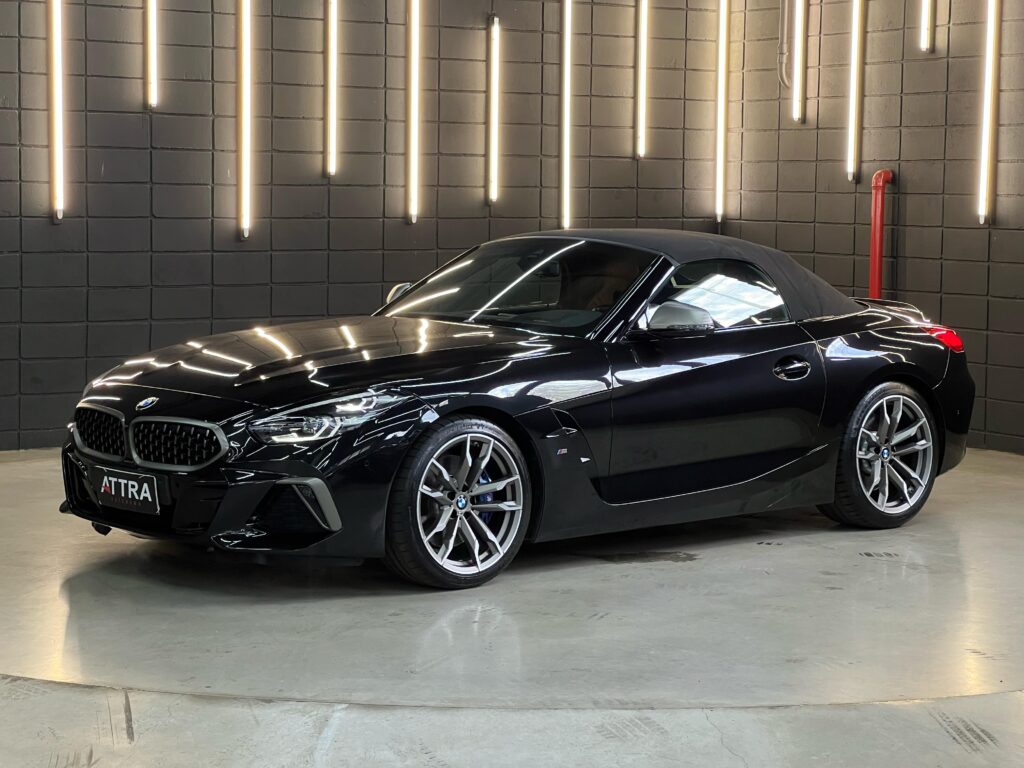 BMW Z4 M40i 2022 com capota fechada